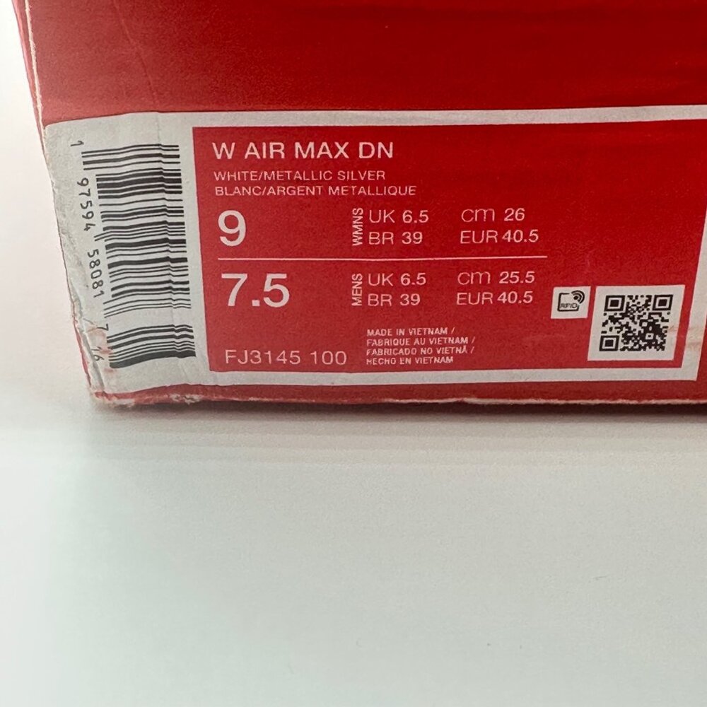 Women's Nike Air Max DN White Metallic Silver Size 9  FJ3145-100 NEW - Picture 10 of 10